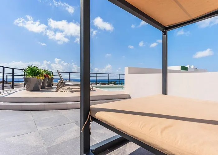 Mangrove View 2br W Rooftop Pool Near 5th Ave