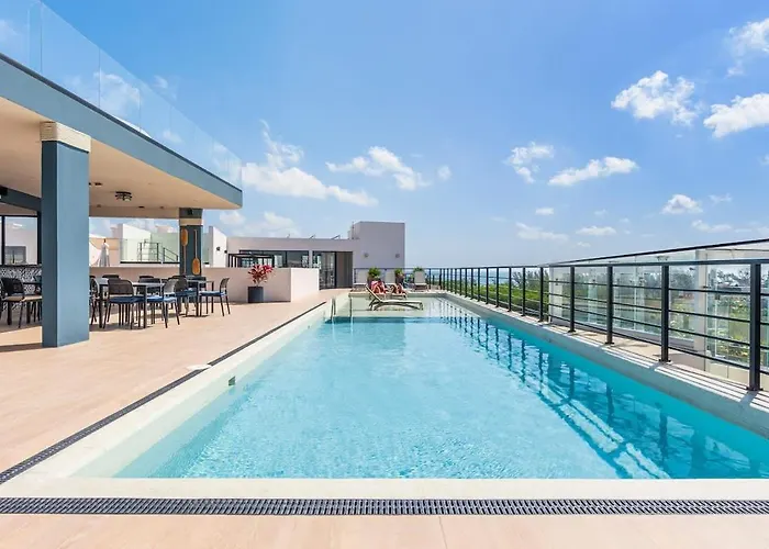 Mangrove View 2br W Rooftop Pool Near 5th Ave